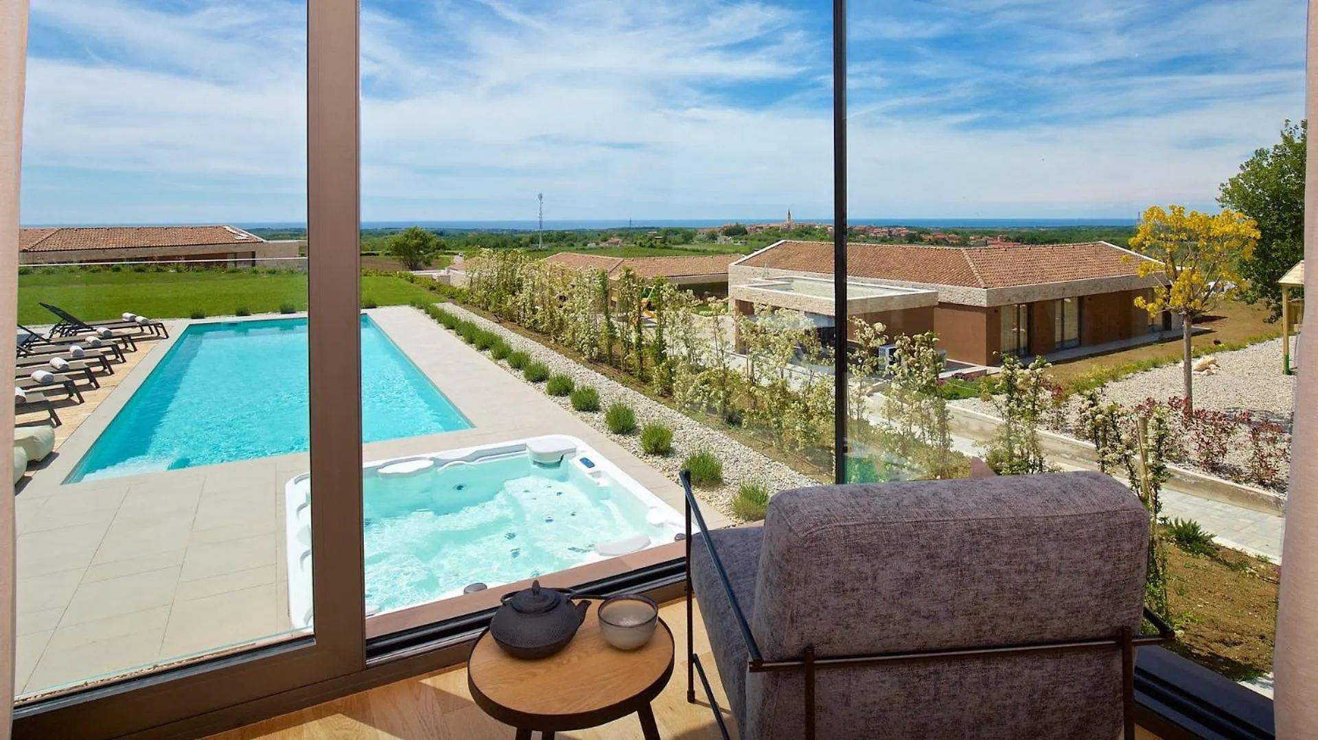 Luxury Villa Vigneto Heated Pool Jacuzzi 브르토니글라