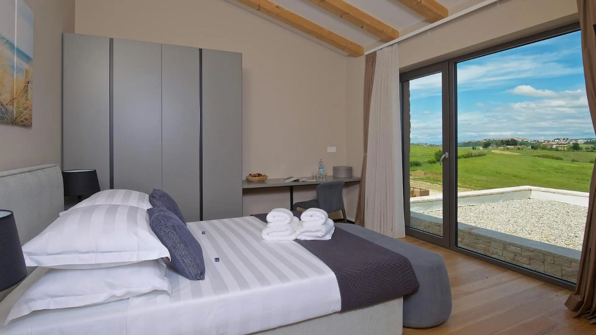 Luxury Villa Vigneto Heated Pool Jacuzzi 브르토니글라 0*,  크로아티아
