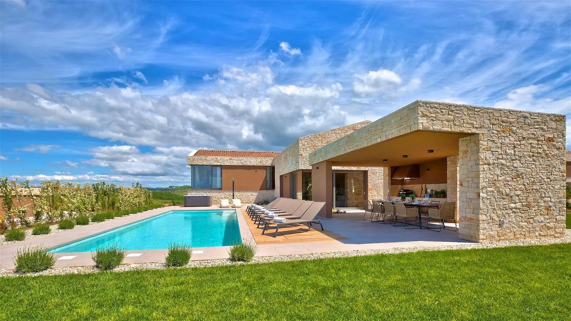 Luxury Villa Vigneto Heated Pool Jacuzzi 브르토니글라
